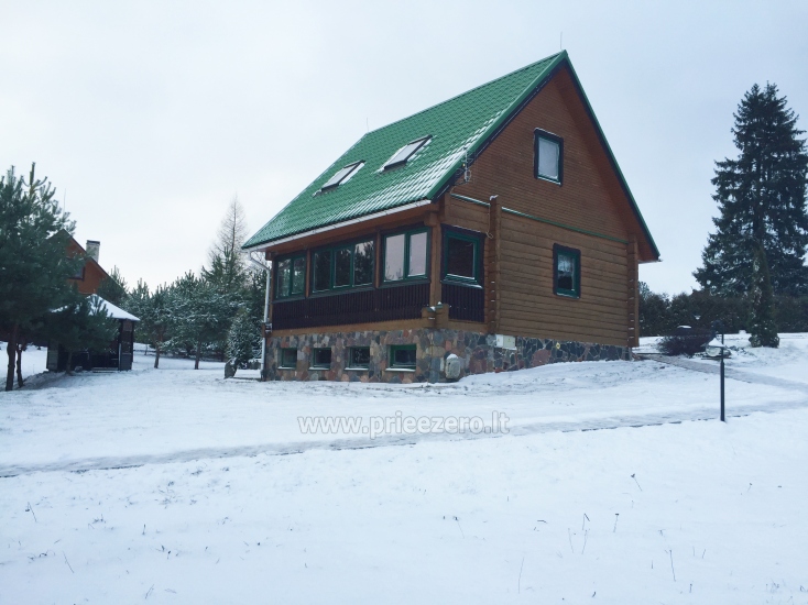 Svečių namelis žiemą
