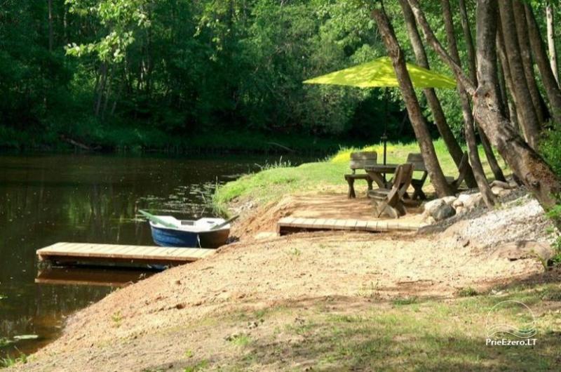 Dainiaus sodyba netoli Panevėžio ant upės kranto: banketų salė, baidarių nuoma, dažasvydis