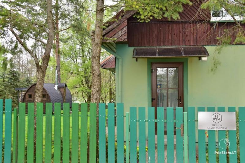 MEDAUS APARTAMENTAI SU PIRTIMI PRIE EŽERO TRAKŲ R.