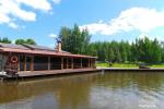 Banketų salė su vaizdu į ežerą
