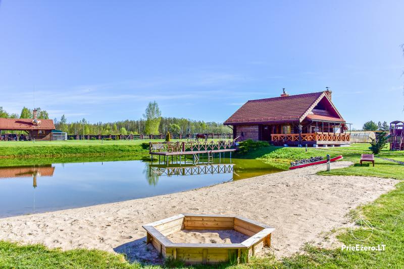 Sodyba Vilniaus r. ant Mūšios ežero kranto Skliausčių laisvalaikio centras: žirgai, smėlio pliažas, daug pramogų šeimai
