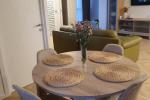 73 kv. metrų apartamentai: du miegamieji ir svetainė su virtuve