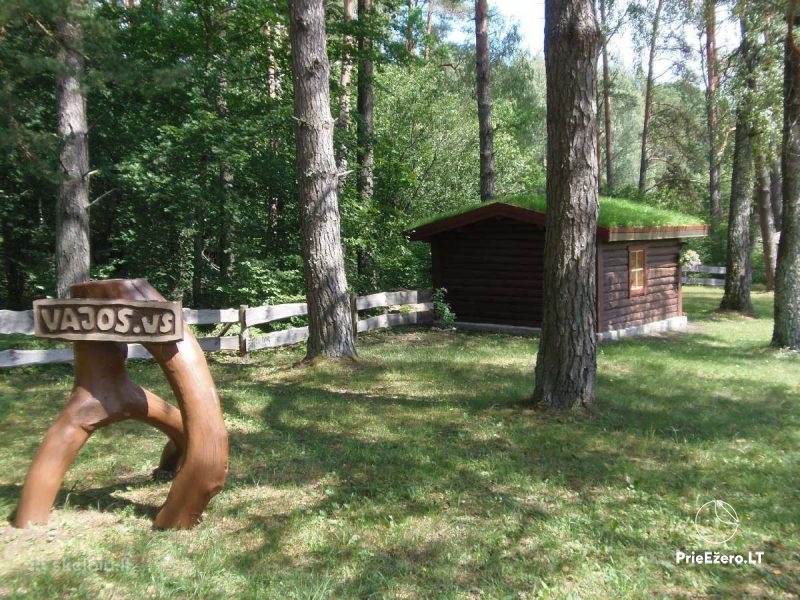 Vajos viensėdis - sodyba Anykščių rajone, trys atskiri namukai, pirties namelis