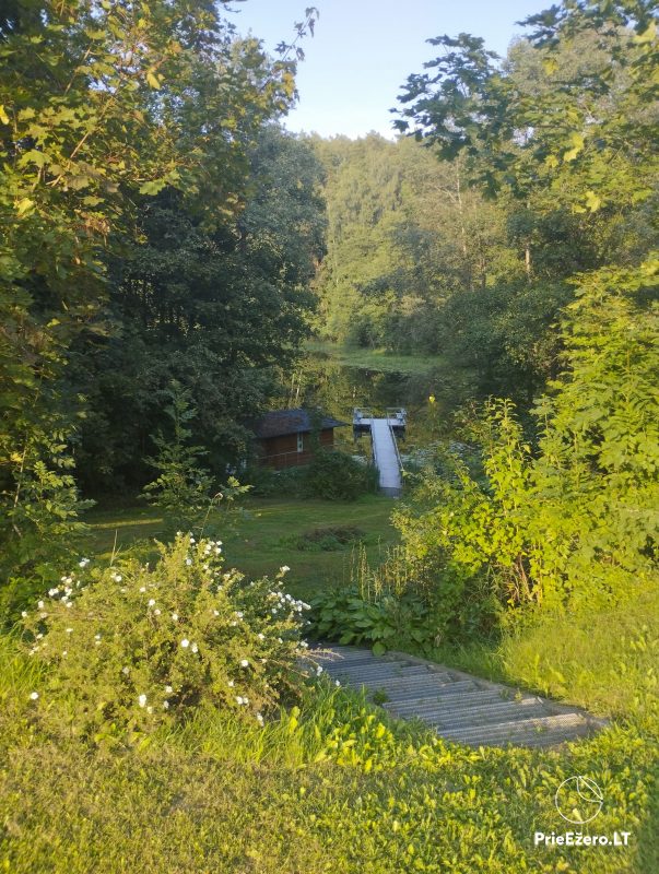 Sodyba ant ežero kranto Žvirgždelis  - plaukiojanti pirtelė prie kranto