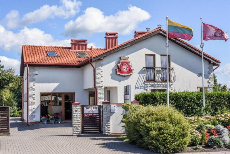 Kambariai ir liuksai viloje REGINA ant upės kranto netoli jūros