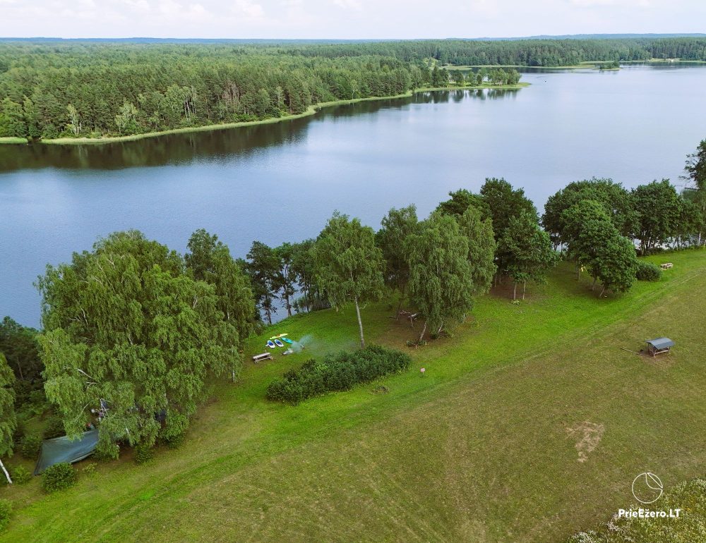 Pakirnių stovyklavietė ant Asvejos ežero kranto: irklentės, pirtis, kubilas, kemperiai, palapinės. - 1