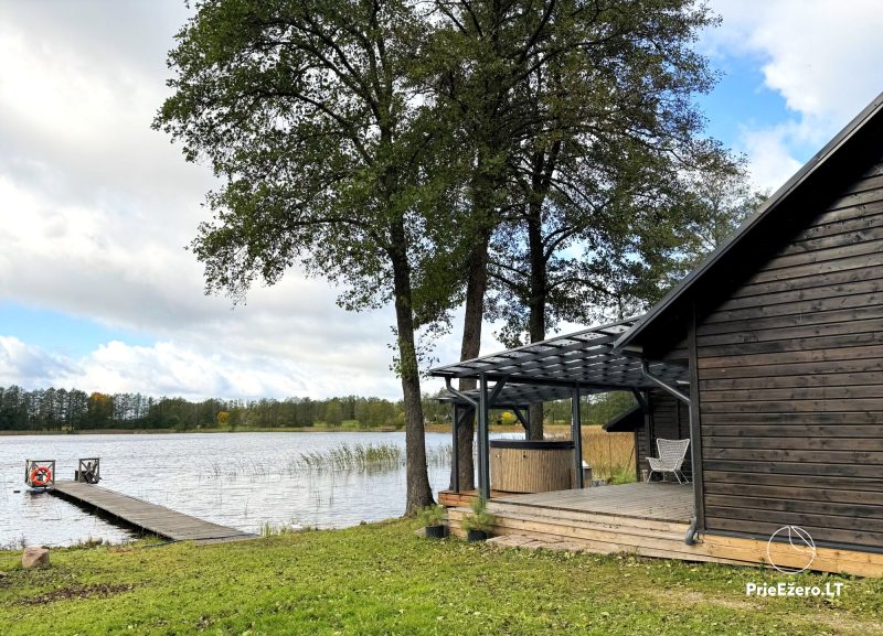 Namelis su pirtimi ant Saločiaus ežero kranto – poilsiui gamtoje