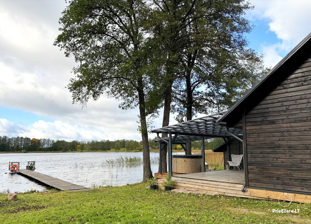 Namelis su pirtimi ant Saločiaus ežero kranto - 1