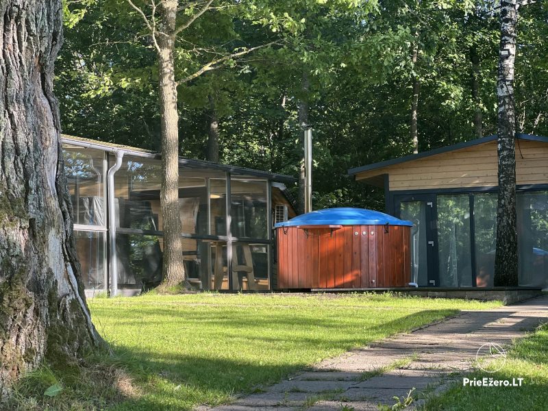 Sodyba Vilniaus rajone su pirtimi, kubilu ir ežero pakrante
