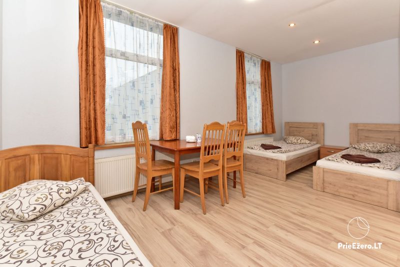 Leokordis - apgyvendinimas Rokiškyje. Pokylių salės. 500 m iki ežero paplūdimio