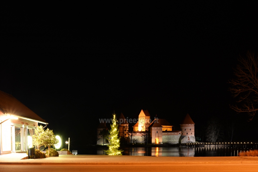 Trakų pilis žiemą Šv. Kalėdų - Naujųjų metų laikotarpiu