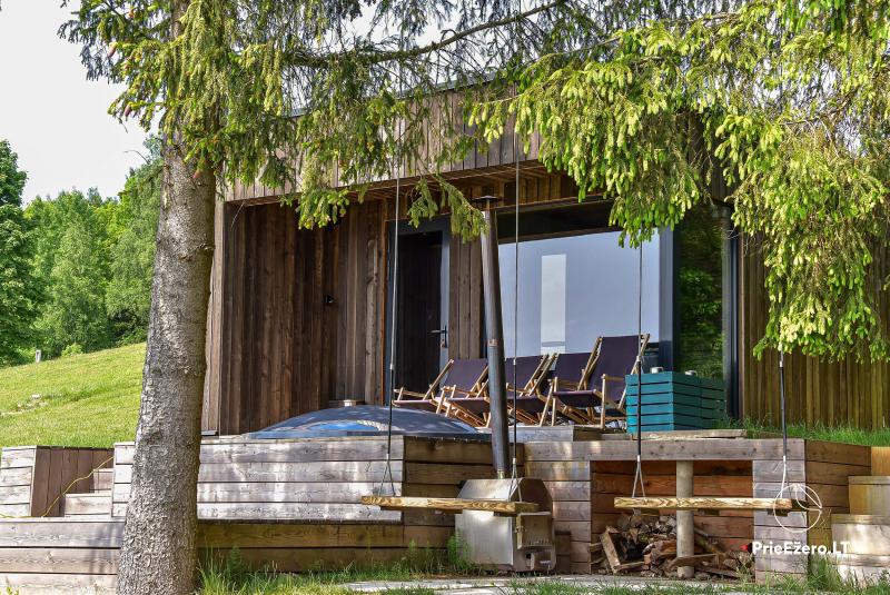 Pirtis su kubilu, namelis su sūkurine vonia (Jacuzzi) vandenlenčių parke Wakepond atostogų slėnis
