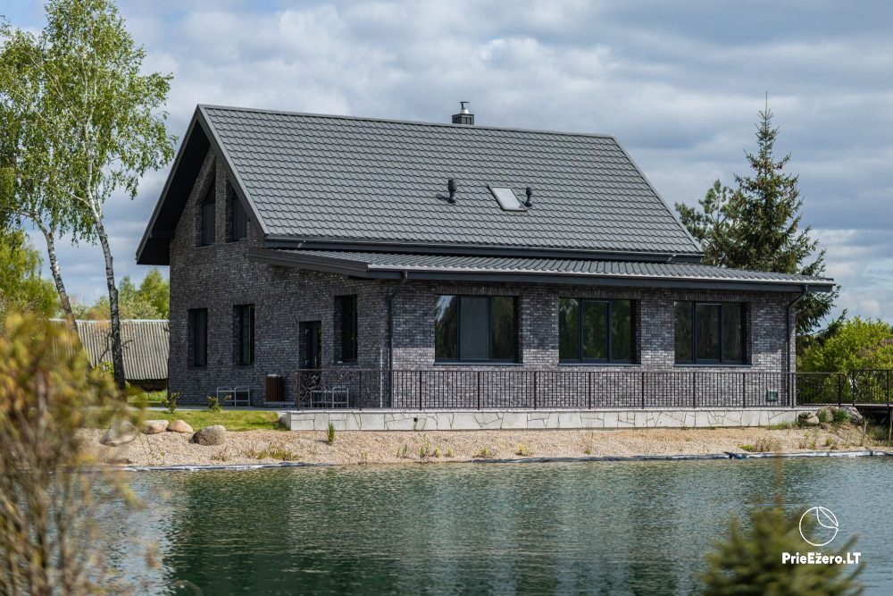 Lotoso Vila. Erdvi pokylių salė (iki 40 asmenų) . Tvenkinys su tiltu. Pirtis - 1