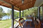 Namelis 8 vietų 4 miegamųjų kambarių su terasa ir vaizdu į ežerą. Namelio paros kaina 130–200 €. - 1