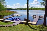 Namelis 10 vietų, 5 miegamųjų kambarių ir su terasa. Namelio paros kaina 130–200 €. - 2